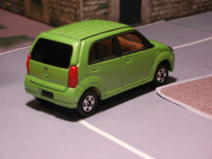 Tomica-Tomy Nissan Pino