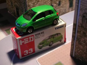 Tomica-Tomy Toyota Vitz