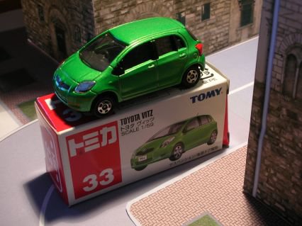 Tomica-Tomy  S/N 33 Toyota Vitz