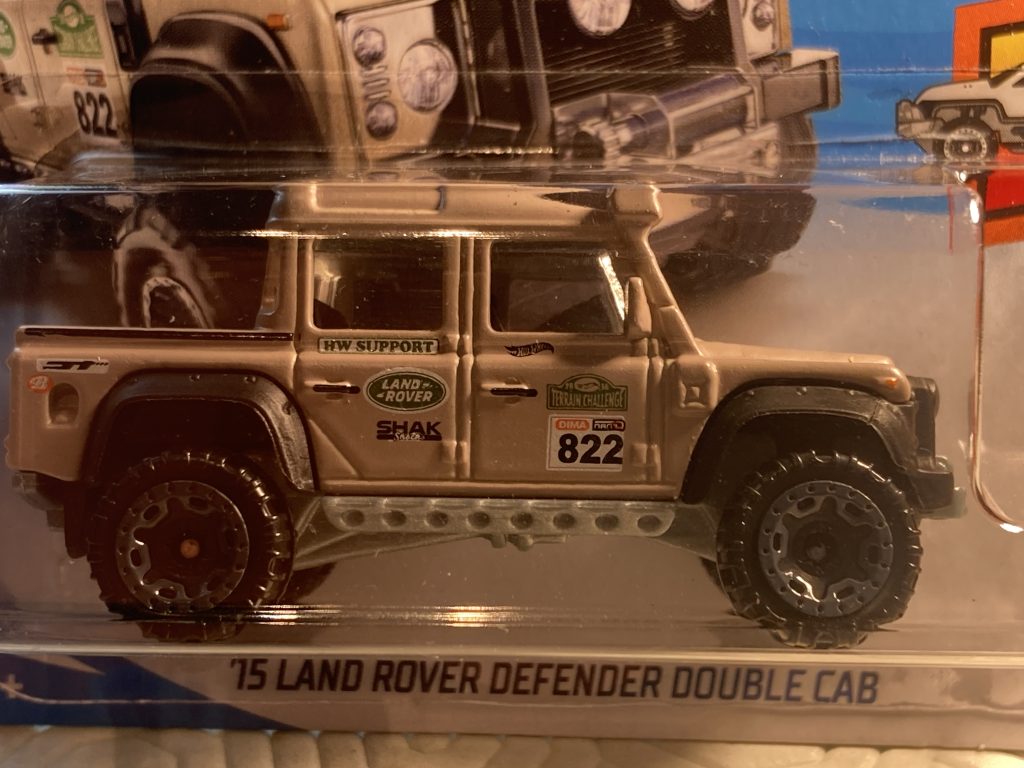 Hot Wheels HW Hot Trucks ‘15 Land Rover Defender Double Cab fabiodipa collection