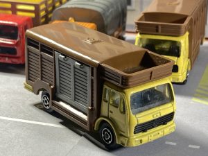 Majorette Série 200 Mercedes-Benz Animal truck