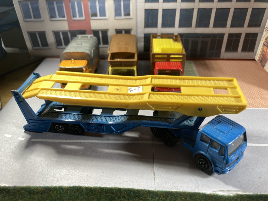 Majorette Série 300  S/N 319 Mercedes-Benz Car Transporter
