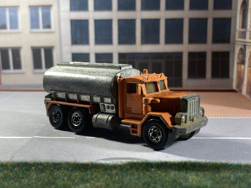 Hot Wheels  Peterbilt Tank Trunk