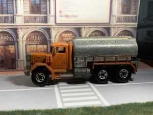 Hot Wheels Peterbilt Tank Trunk