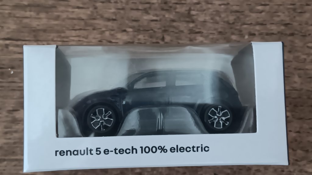 Norev 3 inchs Renault 5 E-Tech Nicolas FORGET collection