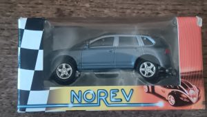 Norev 3 inchs Porsche Cayenne