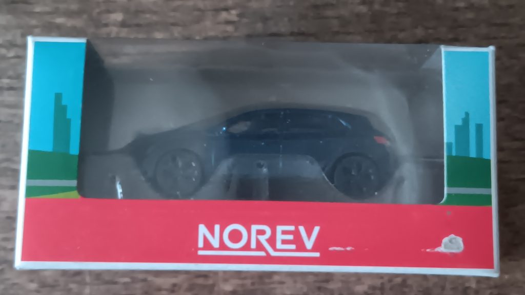 Norev 3 inchs  S/N 319001 Lot : PO 2015/0265 Renault Megane III