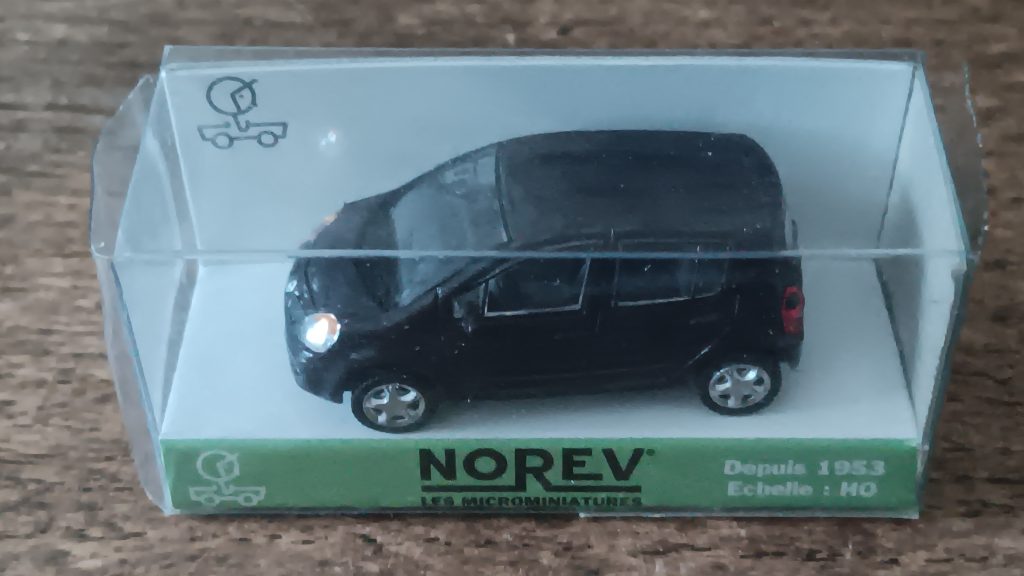 Norev 1/87ème  S/N 517760 Renault Modus