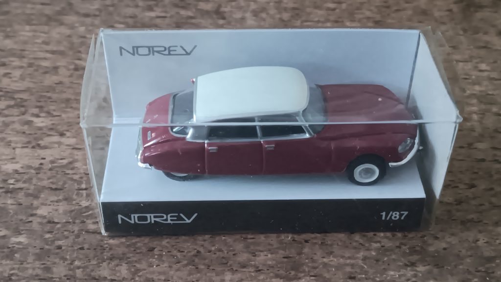 Norev 1/87ème  S/N 157074 Citroën DSuper