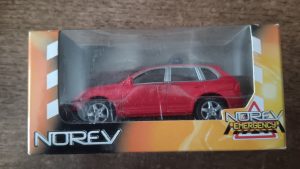 Norev 3 inchs Porsche Cayenne