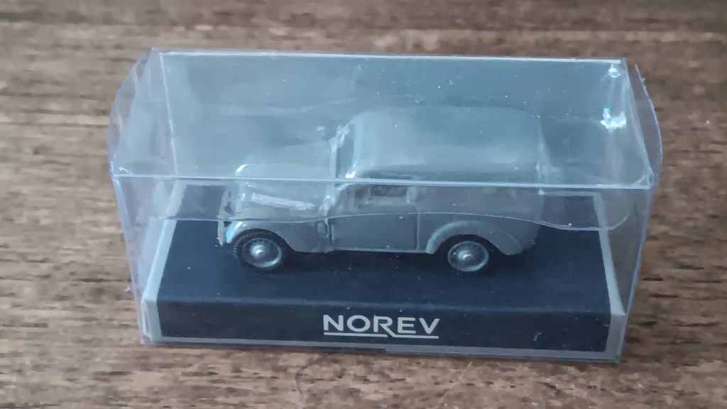 Norev 1/87ème Renault Juvaquatre 300kg Nicolas FORGET collection