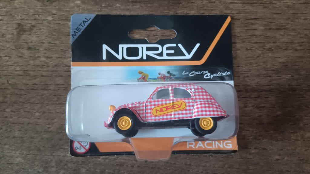 Norev 3 inchs  S/N 311651 Lot : PO  2013/0085 Citroën 2 CV