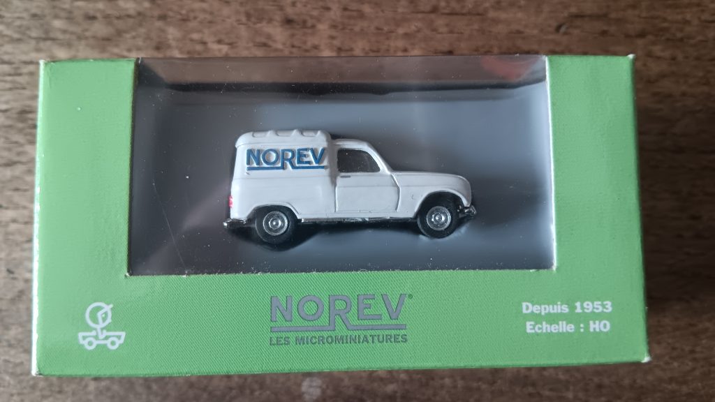 Norev 1/87ème  S/N 511080 Renault 4L F4