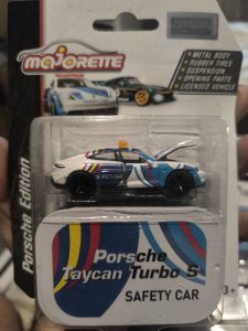 Majorette porsche édition Porsche Taycan turbo S safety car
