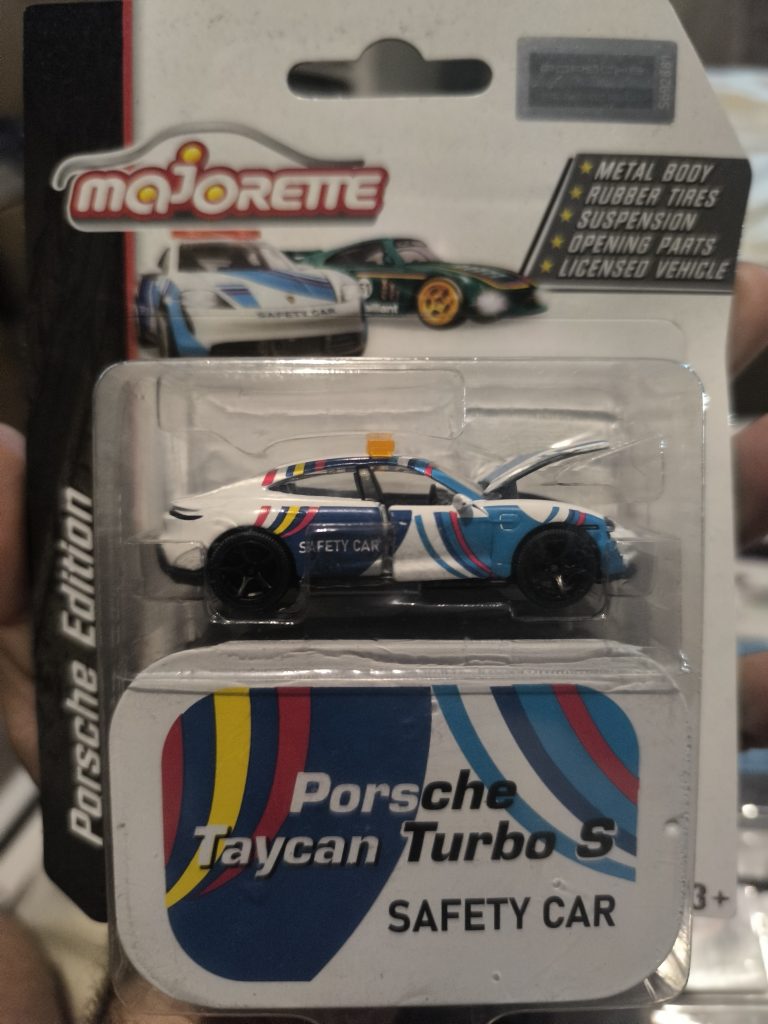 Majorette porsche édition  Porsche Taycan turbo S safety car