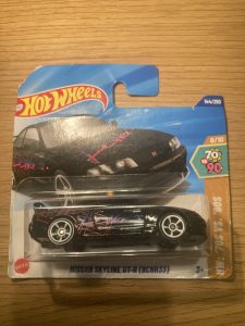 Hot Wheels \'70s vs \'90s Nissan Skyline GT-R BCNR33