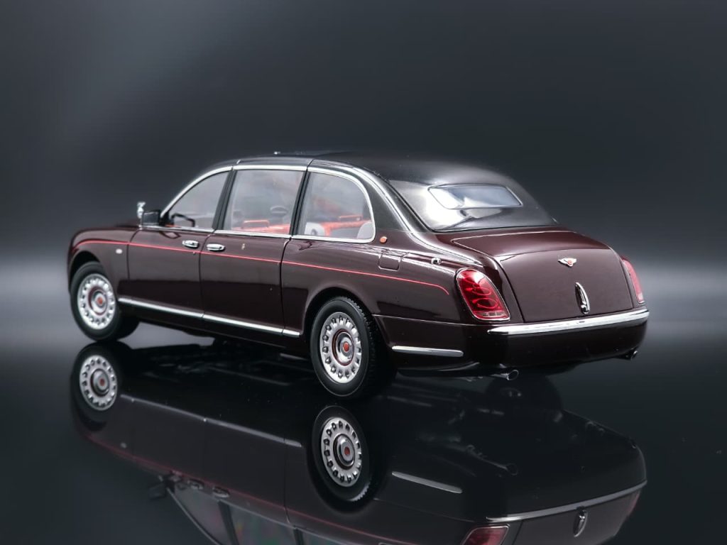 Minichamps 1/18 Bentley State Limousine (2002) Jiten Akhiyania collection