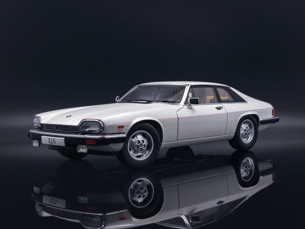 AutoArt 1:18 Jaguar XJS Jiten Akhiyania collection