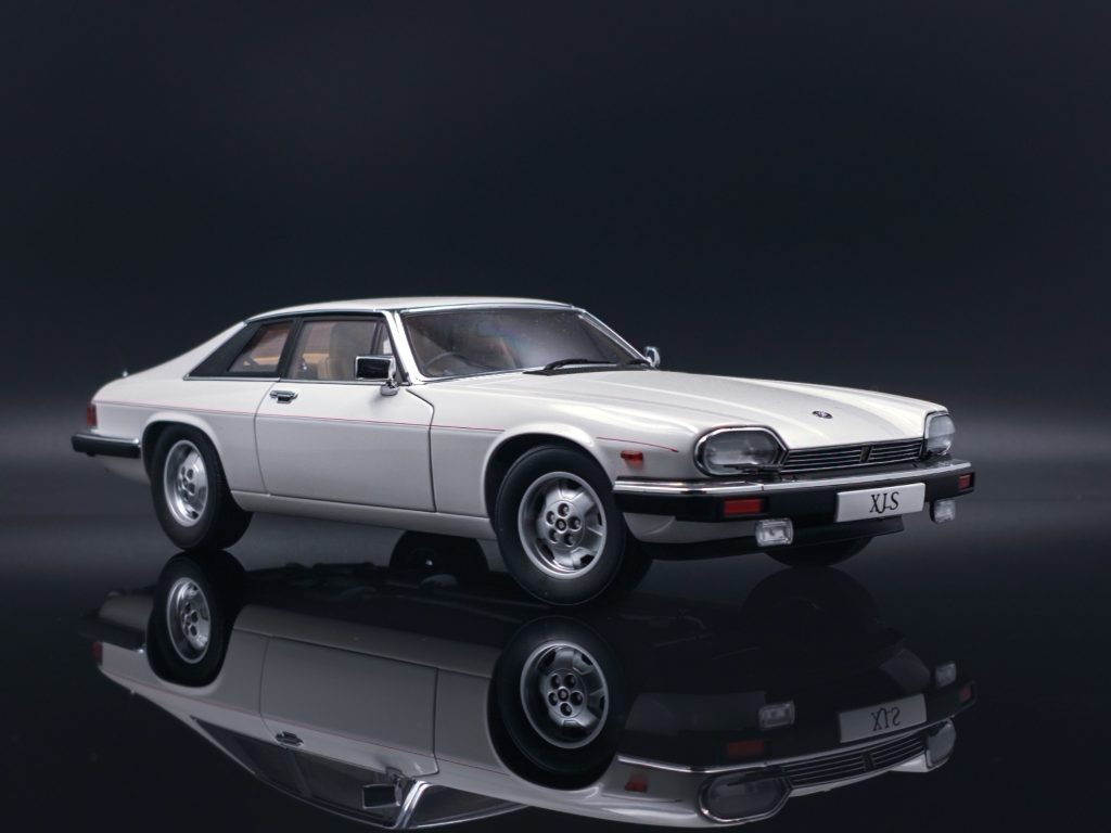 AutoArt 1:18  Jaguar XJS