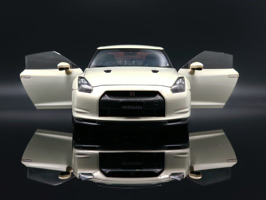 AutoArt 1:18  Nissan GT-R R35 SpecV