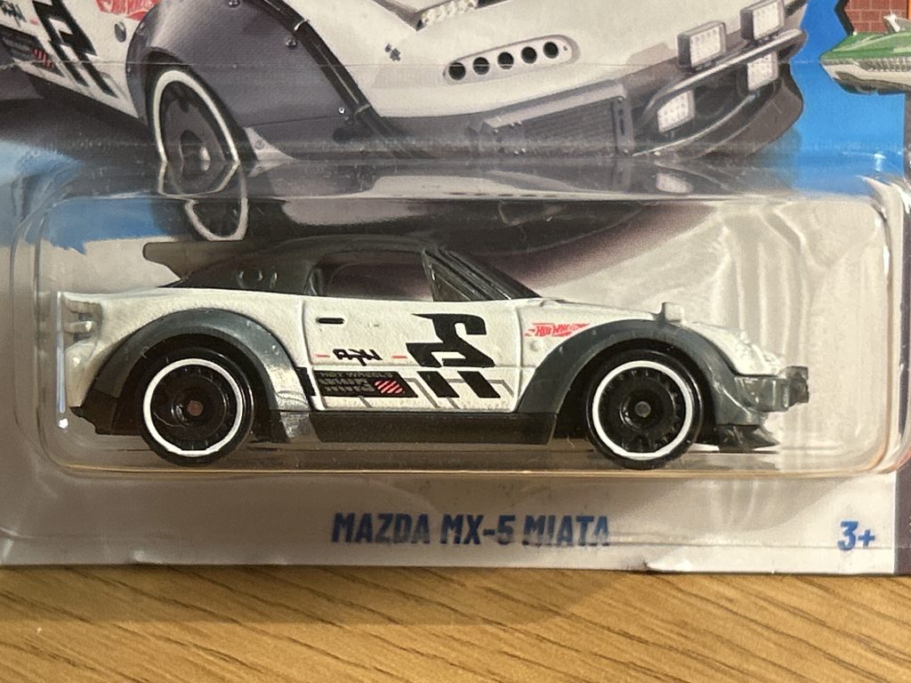 Hot Wheels HW Dream Garage  Mazda MX-5 Miata